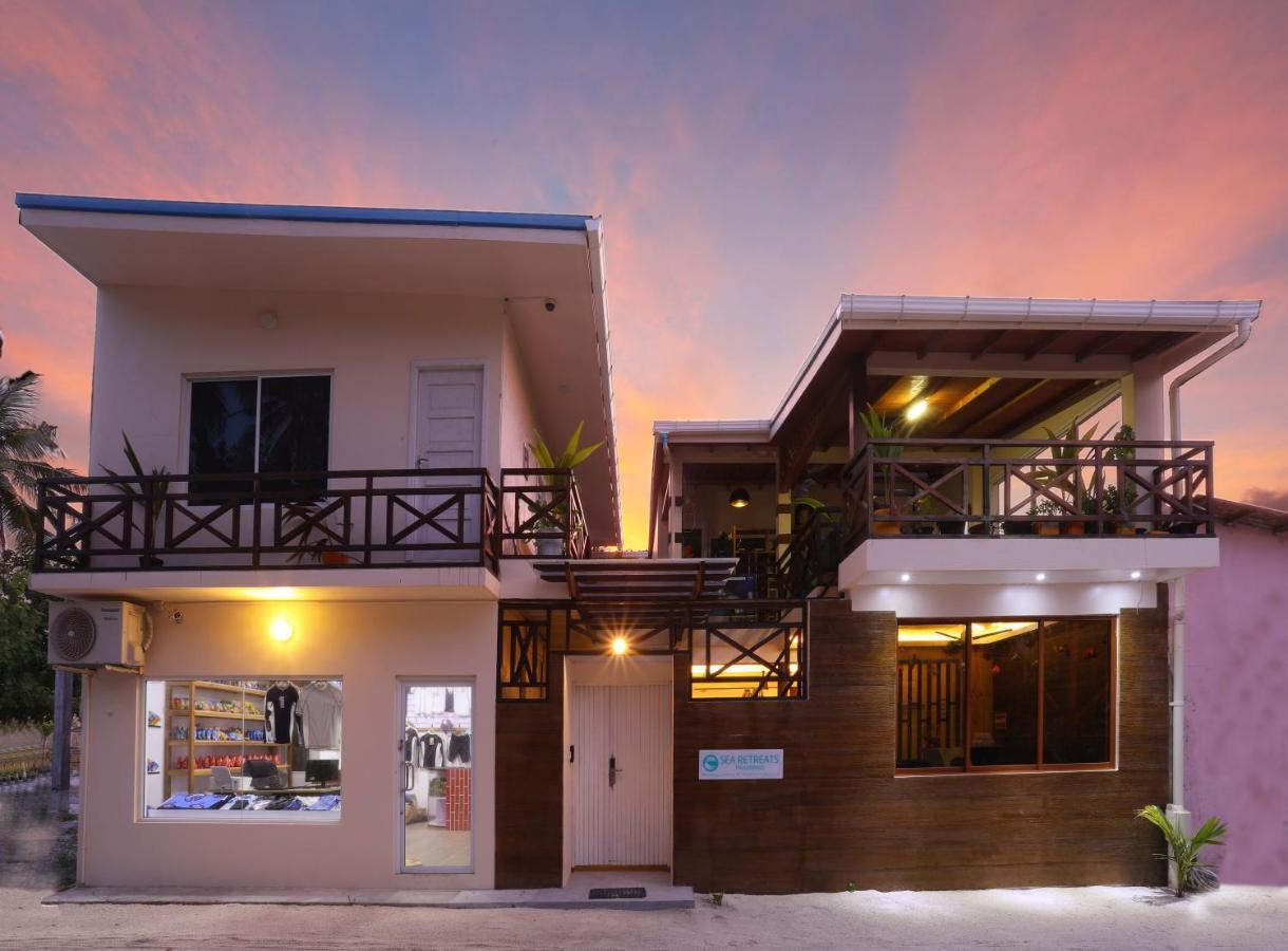 Surf Yoga Camp Thulusdhoo Exterior photo