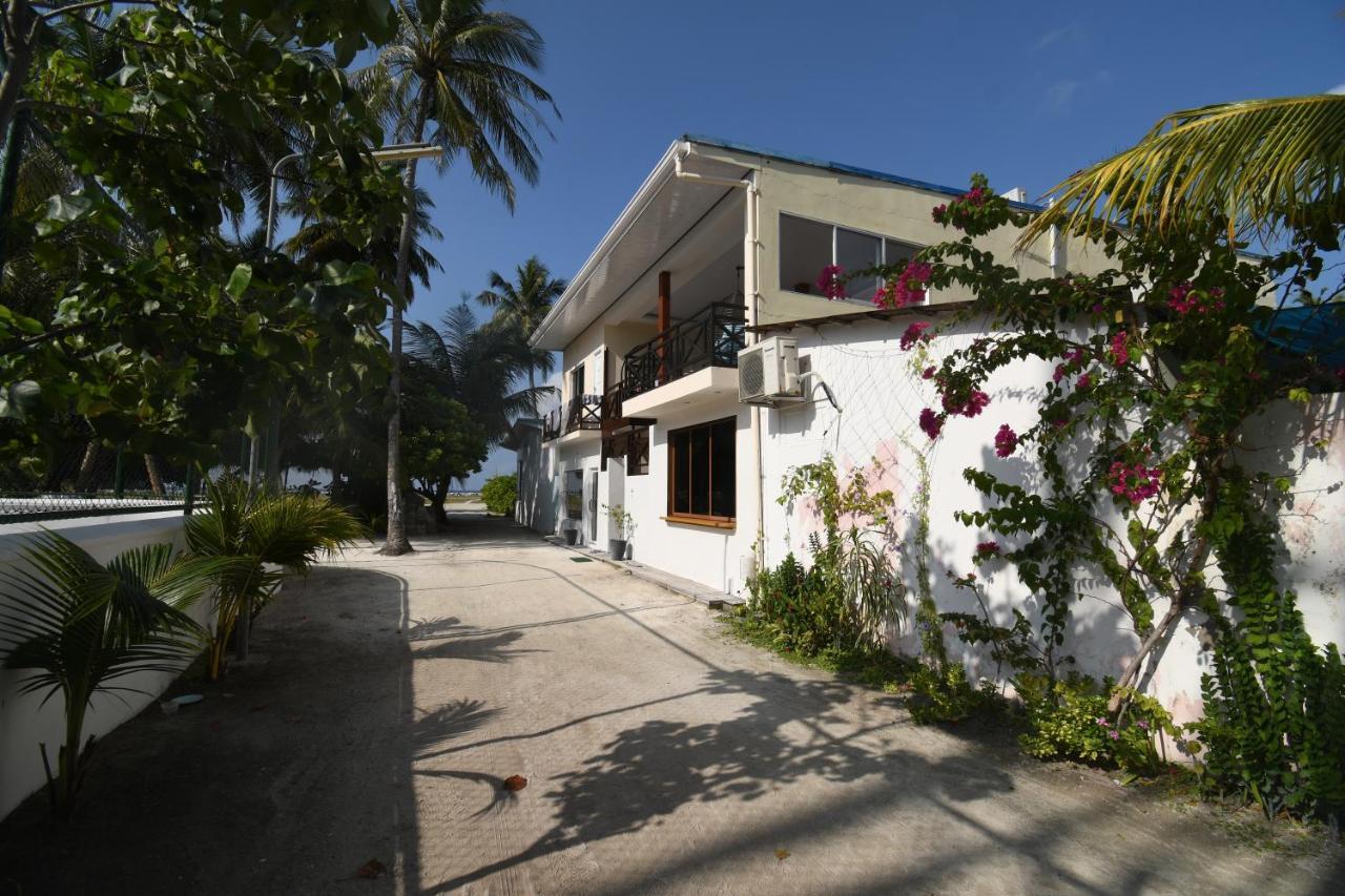 Surf Yoga Camp Thulusdhoo Exterior photo