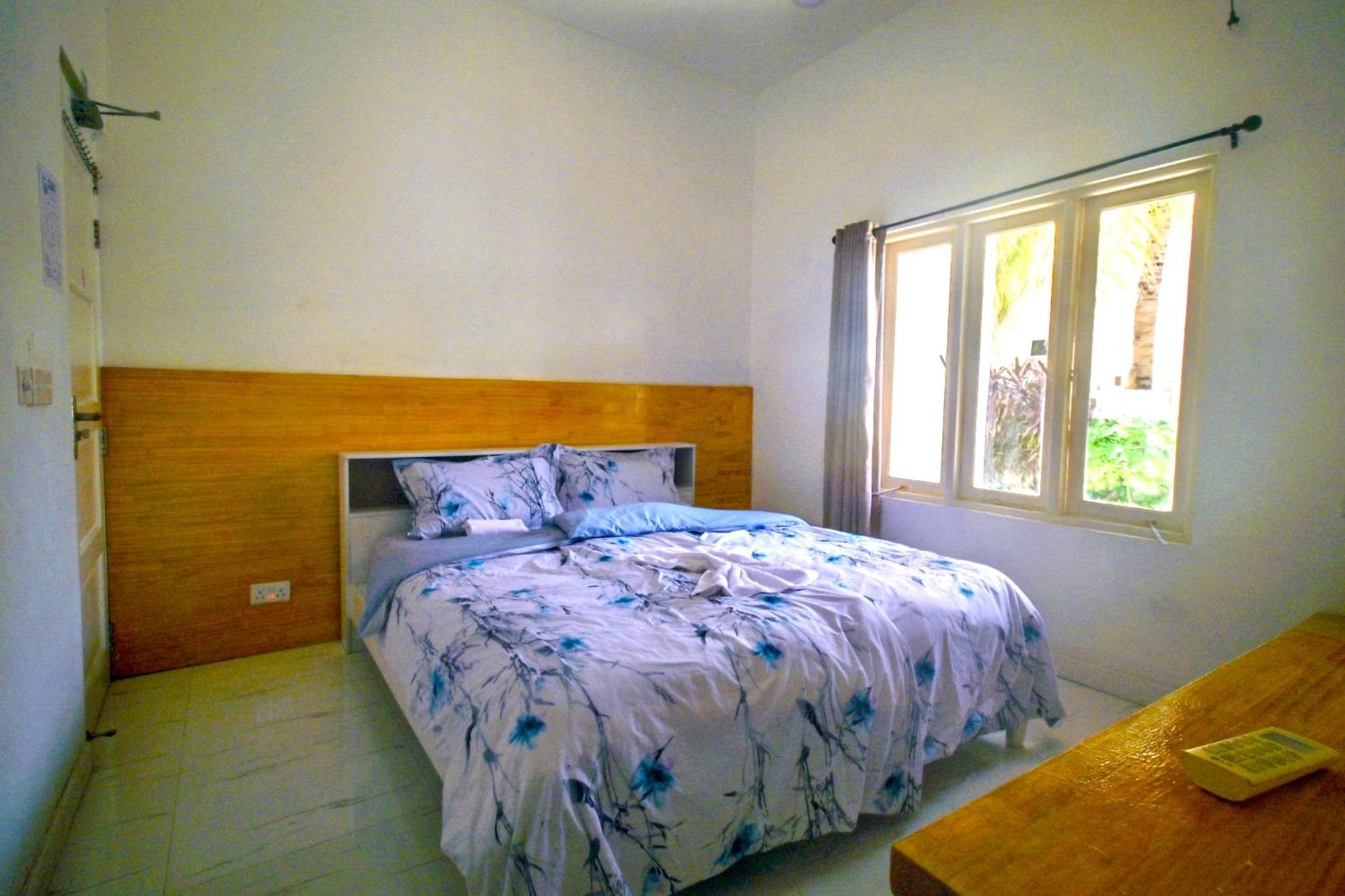 Surf Yoga Camp Thulusdhoo Exterior photo
